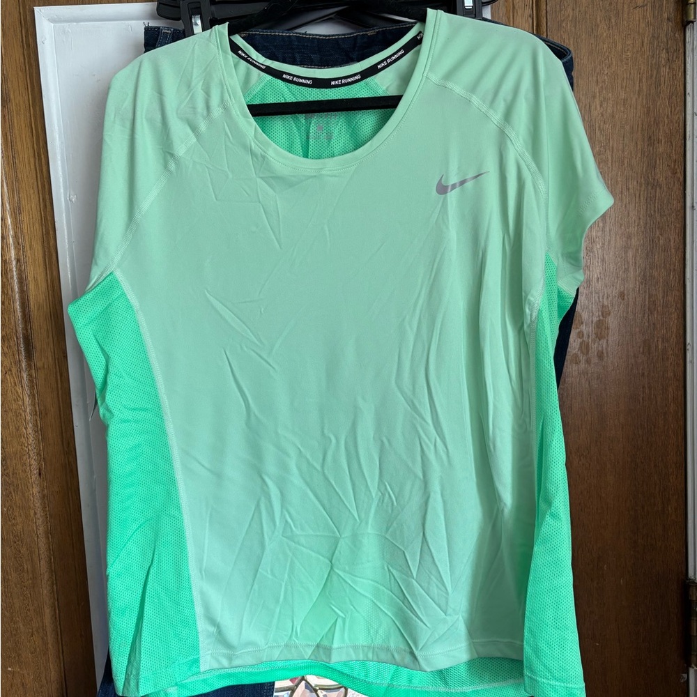 Nike Women's Light mint green Short Sleeve Tee